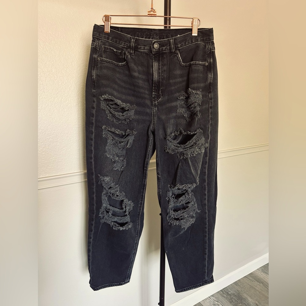 American Eagle Black Distressed Relaxed Baggy High Rise Mom Jeans Women 8 Short